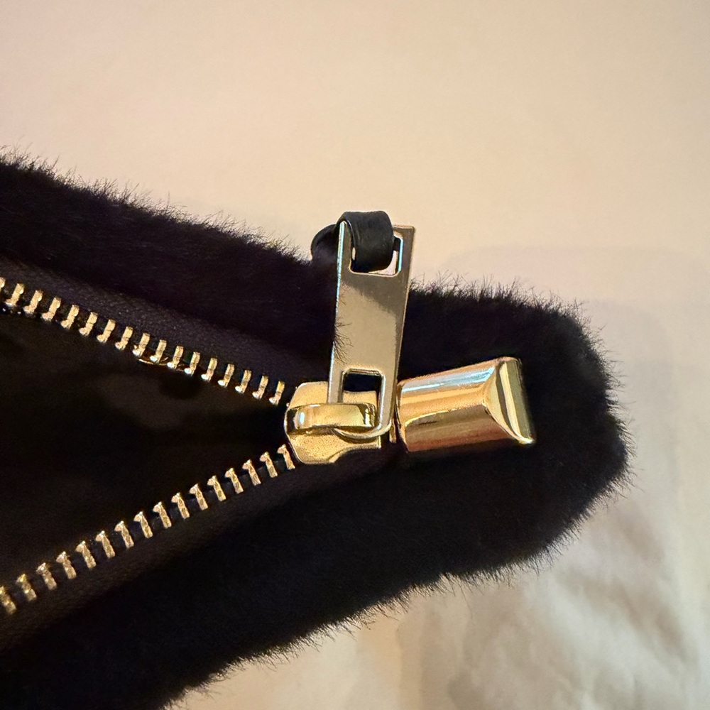 Any Di Múnich iPhone case, furry pouch, crossbody strap - Picture 7 of 8